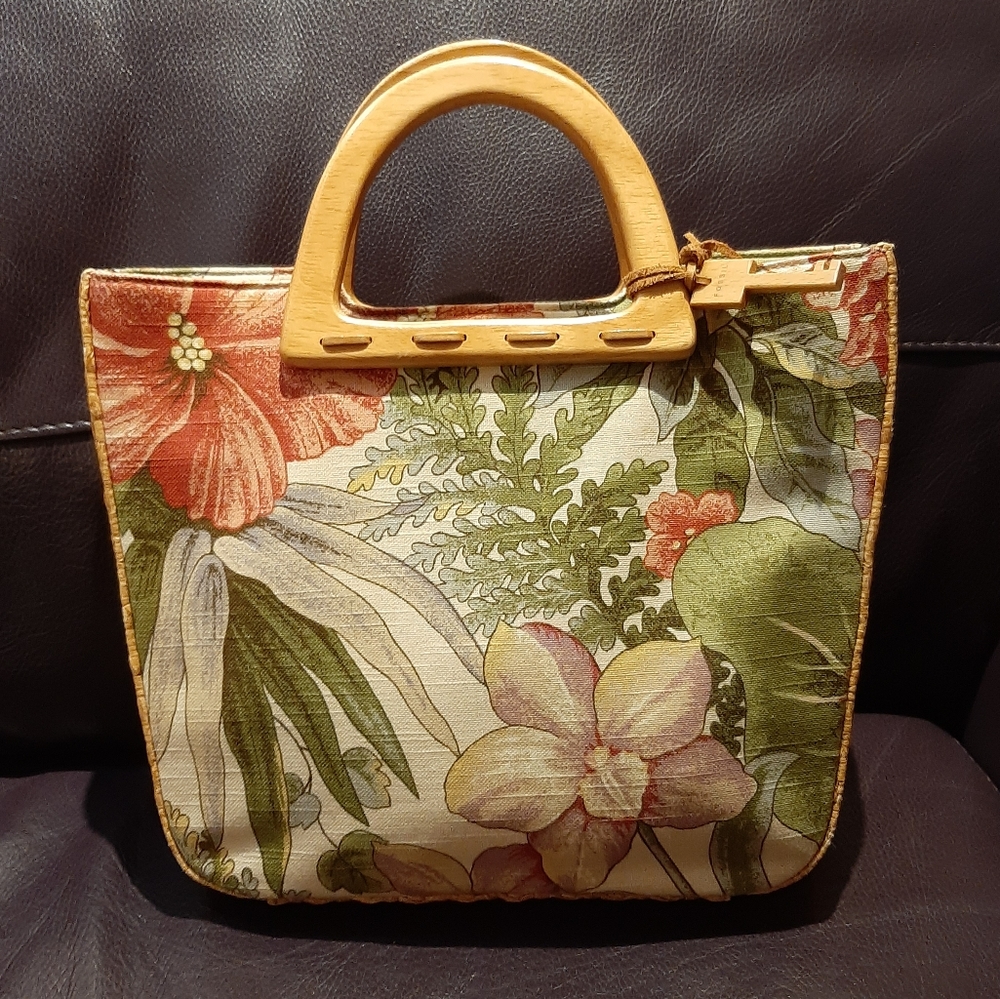 Fossil tote